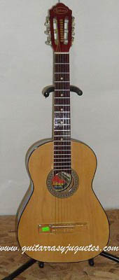 Guitarra económica modelo GTE sin curva de Paracho Vista 1